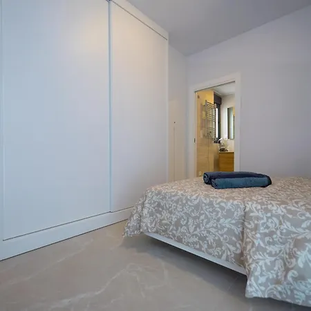 Yourspain S243b Heated Pool